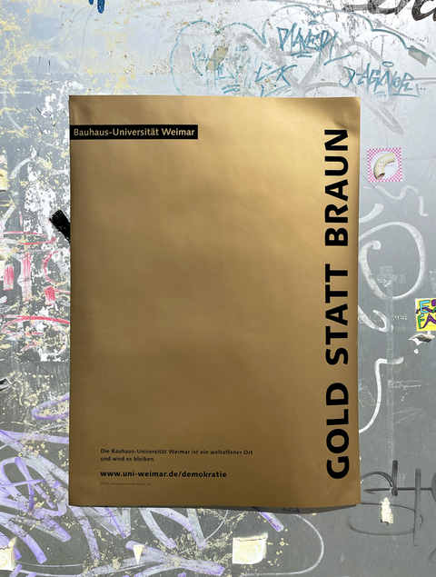 Foto: Cissy Hecht 80. Jahrestag der Befreiung vom Nationalsozialismus Gold statt Braun-Plakat