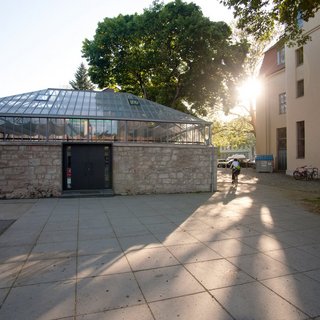Das Bauhaus.Atelier im Licht der tiefstehenden Sonne. Foto: Jens Hauspurg