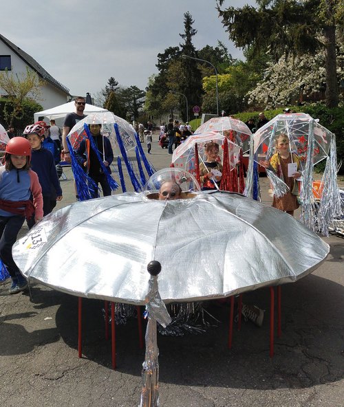 Picture of a UFO-shaped soapbox
