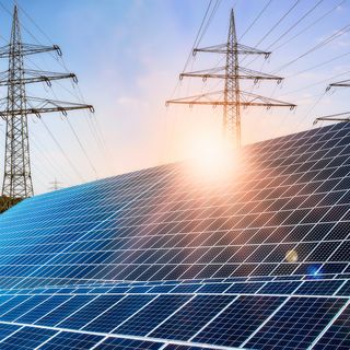 Der Umbau zentraler Infrastrukturen – von Strom- und Wärmenetzen bis hin zum öffentlichen Verkehr – erfordert in den kommenden Jahren Investitionen in Milliardenhöhe. Dies stellt insbesondere kommunale Unternehmen vor große Herausforderungen. Foto: AdobeStock (Bildungslizenz, 207127901) Der Umbau zentraler Infrastrukturen – von Strom- und Wärmenetzen bis hin zum öffentlichen Verkehr – erfordert in den kommenden Jahren Investitionen in Milliardenhöhe. Dies stellt insbesondere kommunale Unternehmen vor große Herausforderungen. Foto: AdobeStock (Bildungslizenz, 207127901)