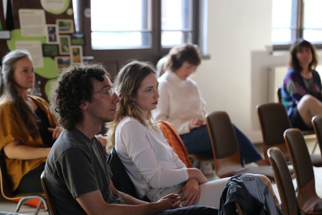 Dr. Ulrike Kuch bei der Podiumsdiskussion »Was sind Umwelten«? mit Christian Doeller, Uwe Plank-Wiedenbeck, Hinnerk Utermann und Elena Vogman, Foto: Leila Keivan Blick in das Publikum