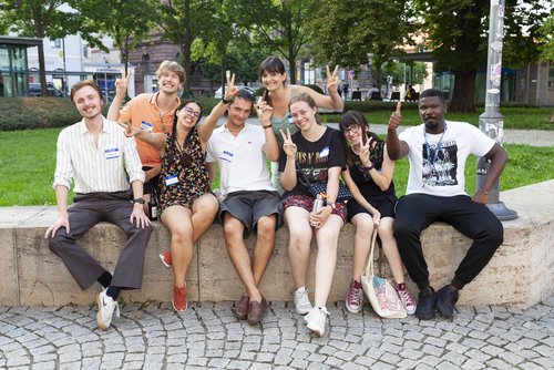 Teilnehmer*innen der Bauhaus Summer School 2023 bei der Welcome Party. Foto: Carlos Santos