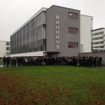 Auf den Spuren der Bauhaus-Geschichte: Insgesamt 150 Studierende der Bauhaus-Universität Weimar besuchten Bauhaus-Bauten in Dessau. (Foto: Luise Nerlich)