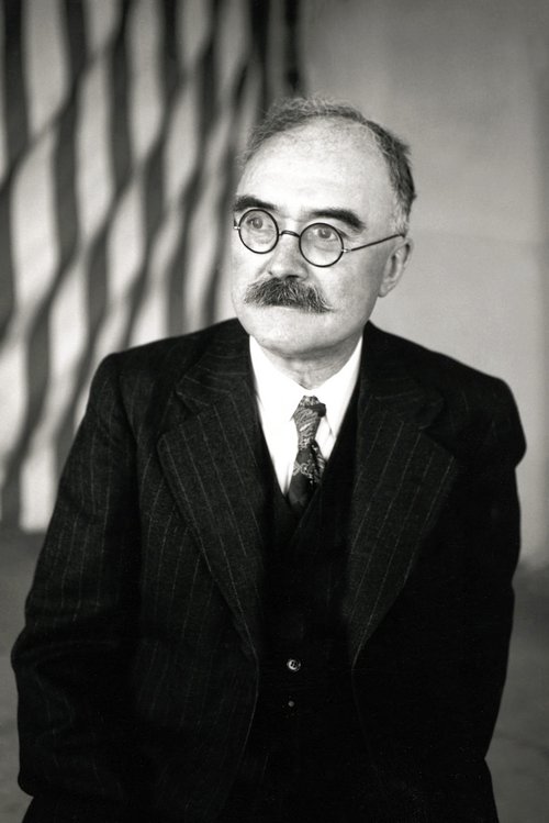 Maurice Halbwachs, 1944. Foto: Collège de France Archives; bearbeitet.