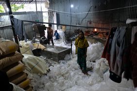 Einblick in einen Recycling-Shop in Khulna, Bangladesh. (Foto: Gregor Biastoch) Einblick in einen Recycling-Shop in Khulna, Bangladesh. (Foto: Gregor Biastoch)