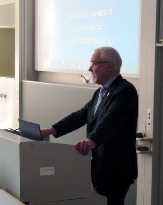 Prof. Dr.-Ing. Karl Beucke, Rektor der Bauhaus-Universität Weimar
