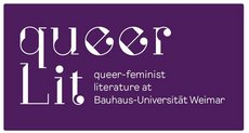 Das Schriftlogo besteht aus weißer Schrift auf violettem Hintergrund. Der englischsprachige Text lautet: »queer lit: queer-feminist literature at Bauhaus-Universität Weimar«.
