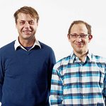 Die Juniorprofessoren Jörn Hintzer und Jakob Hüfner sind mit ihrer WDR-Produktion »Fußballfloskeln wörtlich genommen« für den Grimme-Preis 2015 in der Kategorie Unterhaltung nominiert. (Bild: Jens Hauspurg)