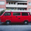 Wem gehört der Fußgängerweg? Parken im öffentlichen Raum ist längst selbstverständlich geworden. Foto: Raphael Obertreis