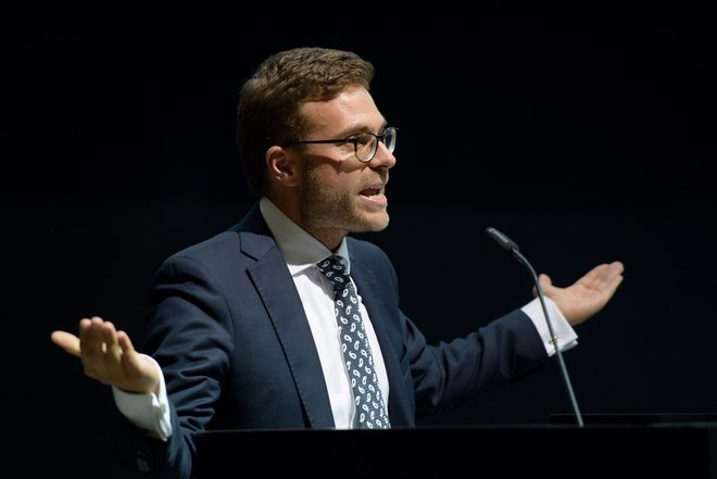 Christopher Buschow spricht bei den Immatrikulationsfeierlichkeiten zum Wintersemester 2018/2019. Foto: (c) Candy Welz