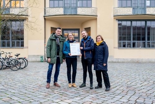 Professor Peter Benz, Dr Tonia Schmitz, Steven Mac Nelly and Dr Ulrike Kuch (left to right) are delighted to receive the certificate of commitment to the Thuringian sustainability agreement (NAThüringen).