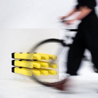 Velocity Fahrradhalterung mit Benutzerin und Fahrrad