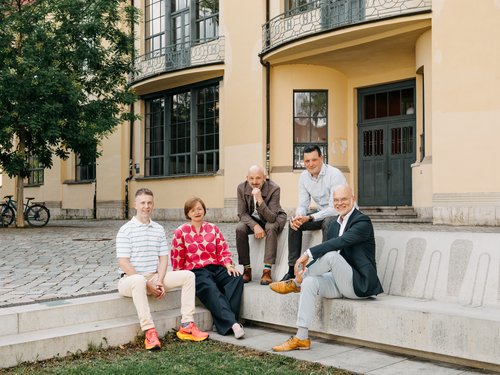 Das Präsidium vor dem Hauptgebäude. Foto: Dominique Wollniok