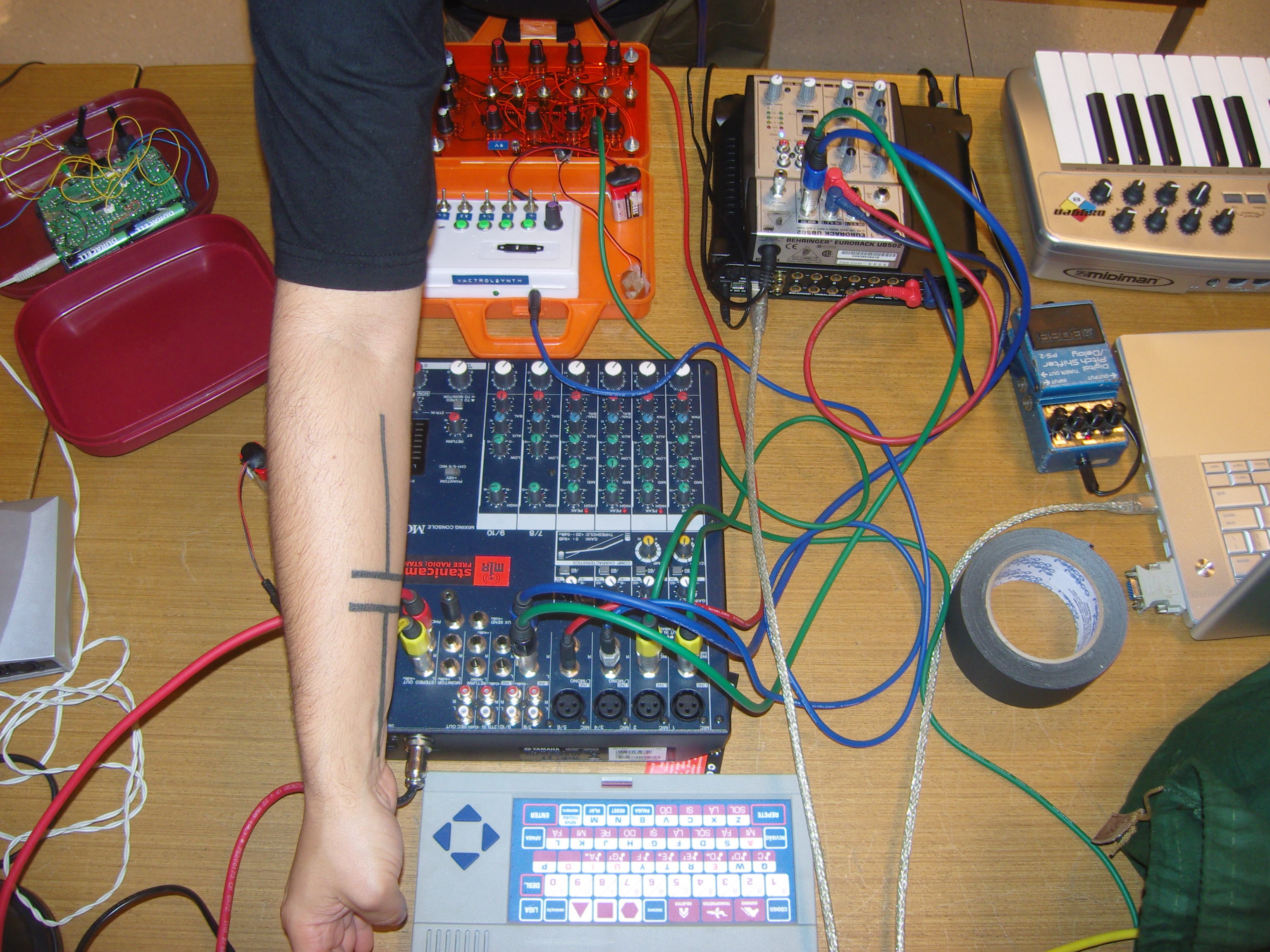 Circuit bent electronics at the Pd-Con 2009 in Brazil.jpg