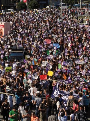 İstanbul Taksim Square manifestation.jpg