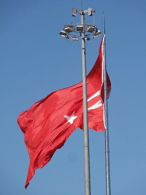 İstanbul flag of Turkey at Taksim Square.jpg