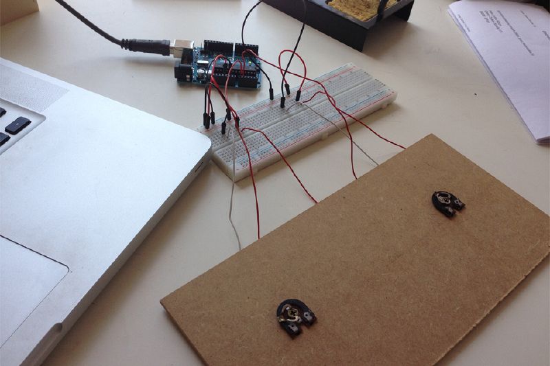 Pong-console-arduino-potentiometer-prototype.jpg