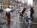 [Ulrike Jurrack, StadtStrategen. Bürogemeinschaft für integrative Stadtentwicklung] Erkundung von Barrieren mit Rollstühlen, Rollatoren und Kinderwagen