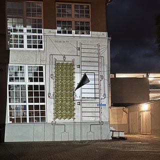 Projektion der VertiKKA an die Fassade der C10 der Bauhaus-Universität Weimar / Gloria Kohlhepp