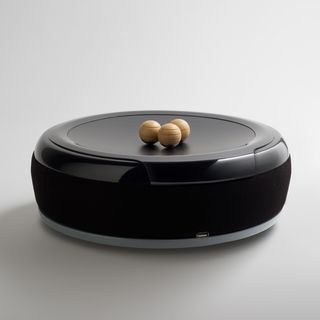 Vorderseite mit Display, CD- und USB-Slot / Moritz Ebeling Vorderseite mit Display, CD- und USB-Slot / Moritz Ebeling