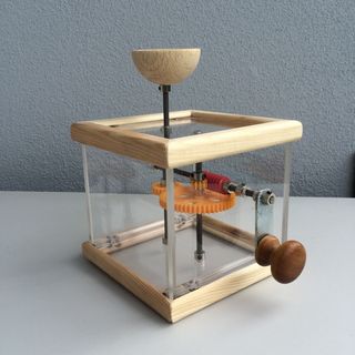 Kiwi-Rotations-Maschine / Steffen Harder Kiwi-Rotations-Maschine / Steffen Harder